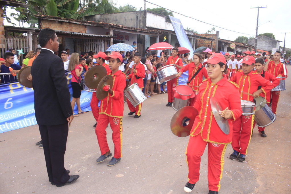 Terceiro dia de desfile escolar em Marituba reuniu mais de 2 mil alunos no sábado
