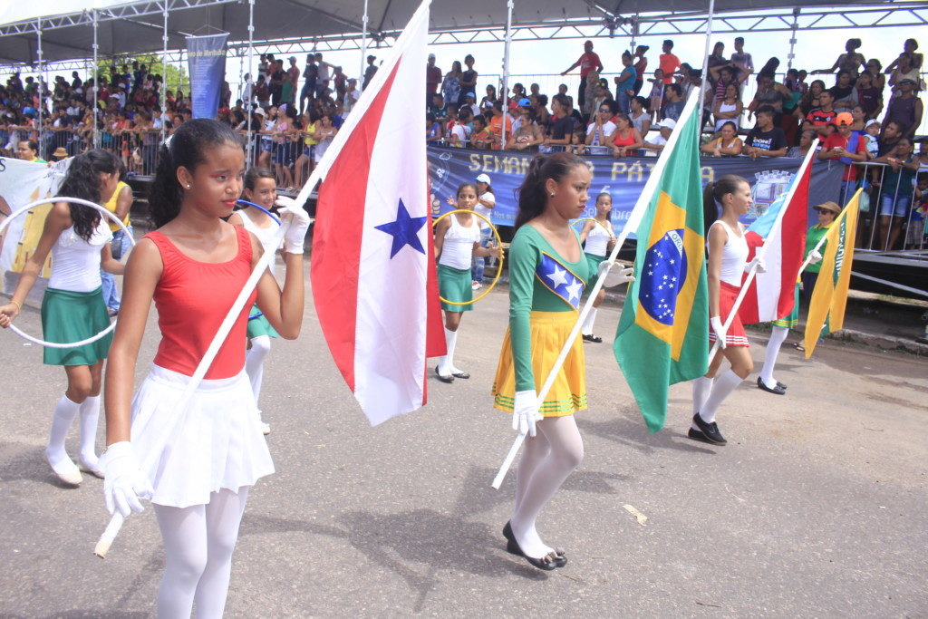 Mais de 7 mil alunos marcharam no último dia de desfile em Marituba