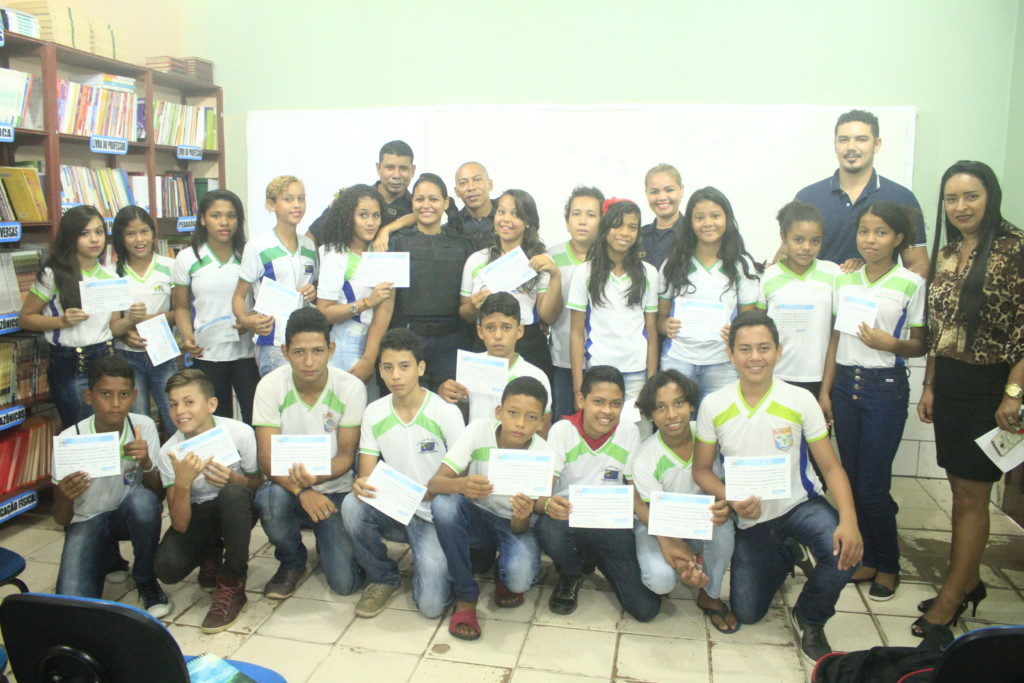 Escolas da Paz certifica alunos da Escola parque das Palmeiras
