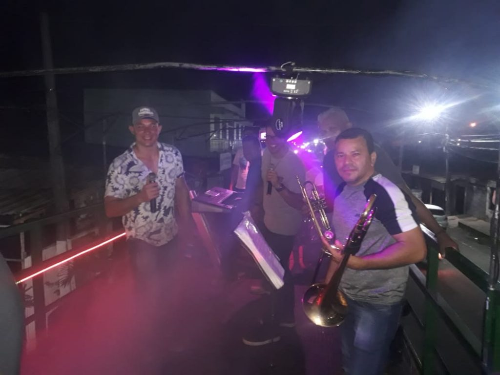 Moradores do Conjunto Beija-Flor prestigiam atrações do projeto Sarau nas Praças Umari