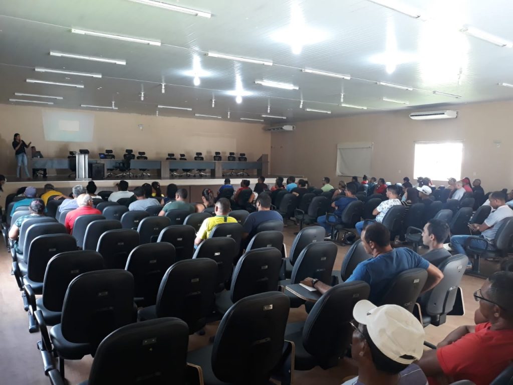 Batedores recebem treinamento de boas práticas na manipulação do açaí