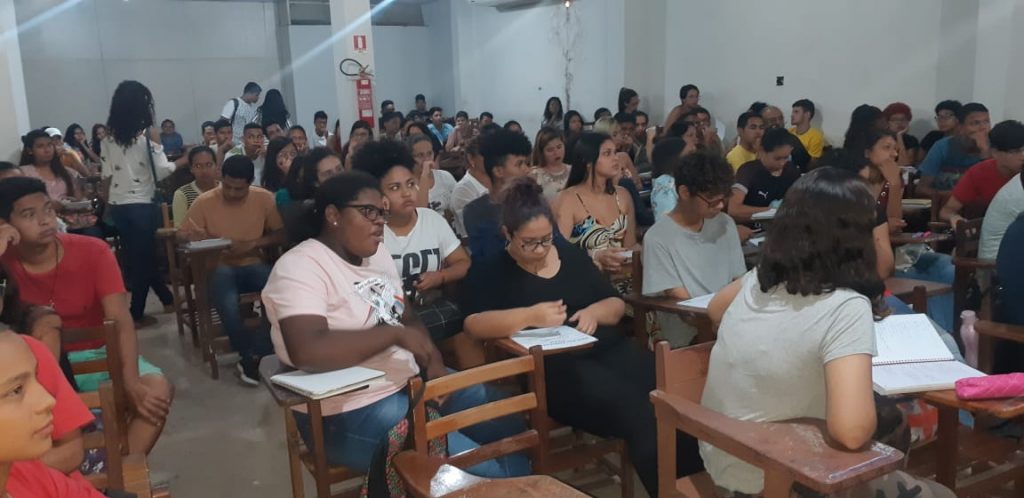Alunos do Cursinho Municipal de Marituba participam de aulão pré-Enem