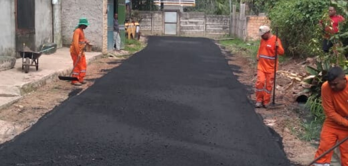 Vias do Conjunto Parque das Palmeiras recebem serviços de terraplenagem e asfaltamento