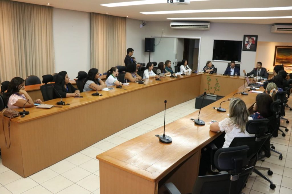 Reunião das autoridades e representantes de movimentos femininos de Marituba