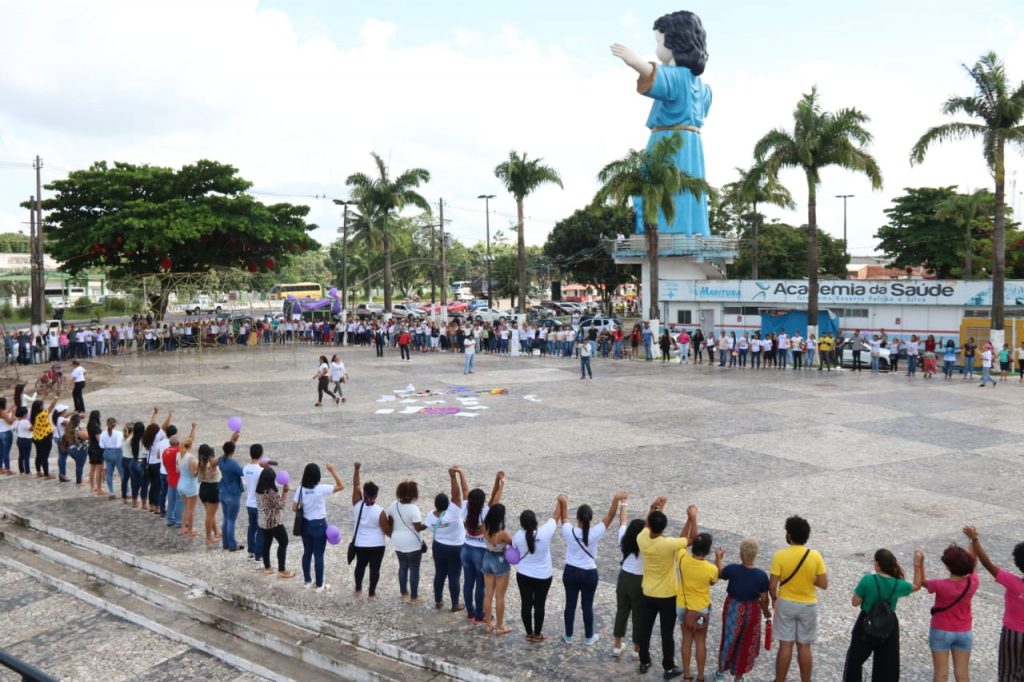 Caminhada pelo fim da violência contra a mulher em Marituba