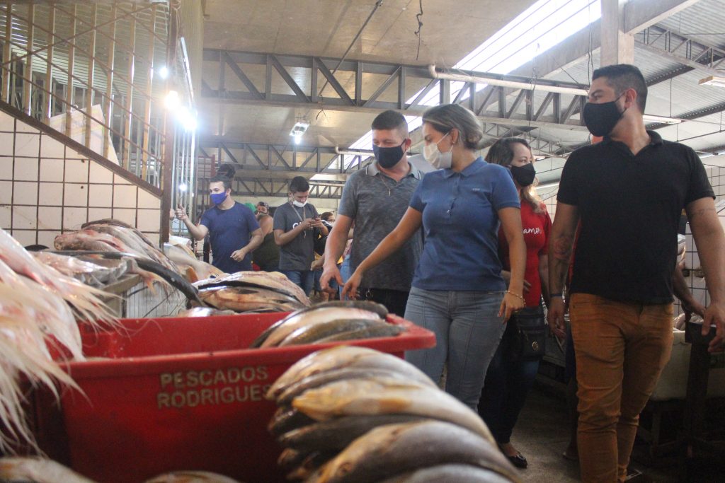 Marituba inicia limpeza e reorganização de feiras e mercados em caráter de urgência
