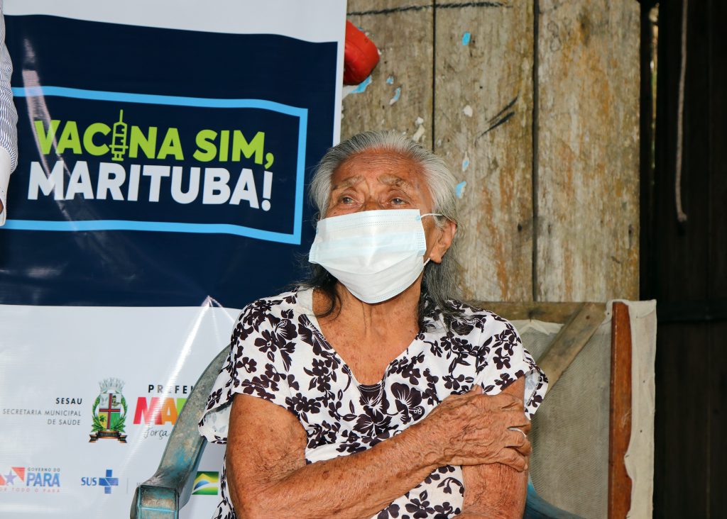 Sesau imuniza idosa na zona rural de Marituba