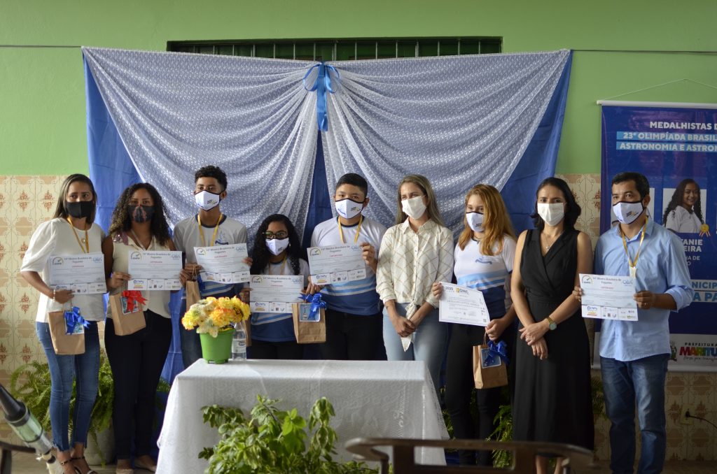 Marituba homenageia estudantes premiados em Olimpíadas