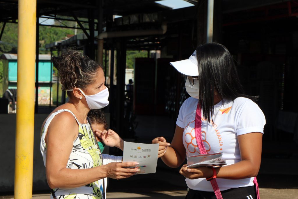 Semads realiza panfletagem e caminhada em alusão ao Maio Laranja