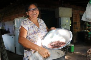 Agricultora familiar produz chocolate artesanal e derivados em Marituba