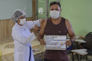 Marituba imuniza quase 300 professores do Ensino Fundamental I contra a Covid-19, em dois dias de ação