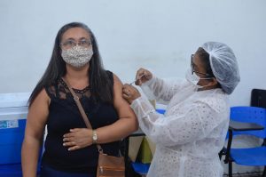 Marituba imunizou pessoas de 45 a 52 anos, neste sábado (26)