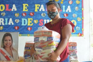 Semed entrega kits de merenda escolar para mais cinco escolas de Marituba