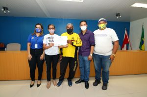 Segmob entrega certificados de curso a mototaxistas de Marituba