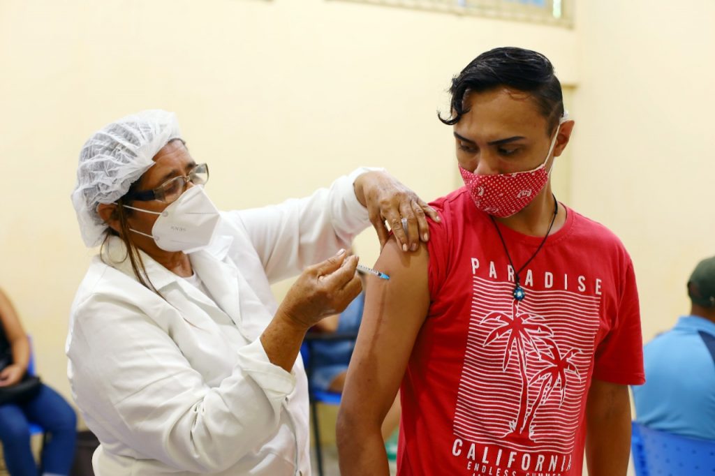 Marituba vacina população com 28 e 29 anos, nesta segunda-feira (02)