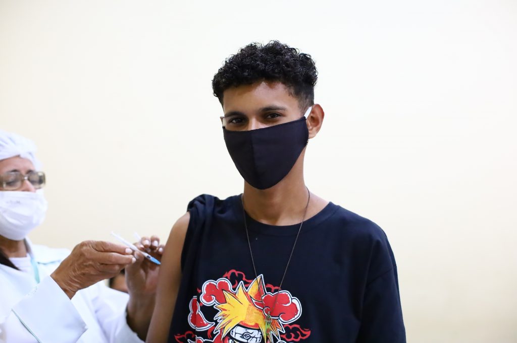 Marituba imuniza contra a Covid-19 jovens e adultos, nesta segunda