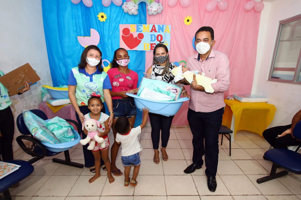 Prefeitura realiza entrega de kit enxoval às gestantes do Programa Criança Feliz