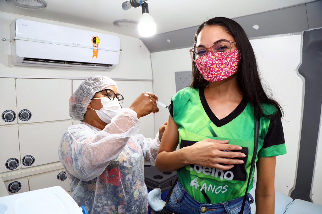 Vacinação Itinerante levou imunização contra Covid-19 ao bairro Mário Couto
