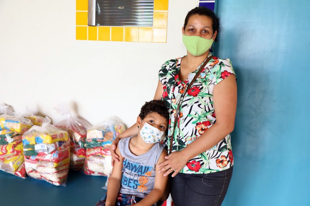 Alunos matriculados na educação infantil e que estão em ensino remoto recebem a 3ª remessa do Kit Merenda Escolar