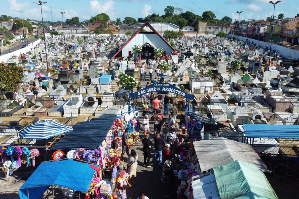 Dia de Finados é marcado por homenagens nos cemitérios públicos de Marituba