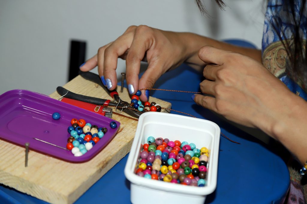 Marituba realiza minicurso de Biojoias para desfile no Festival do Açaí