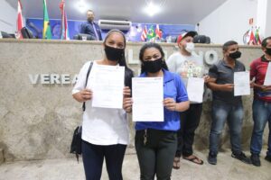Marituba entrega certificados de autorização de tráfego para veículos de transporte alternativos