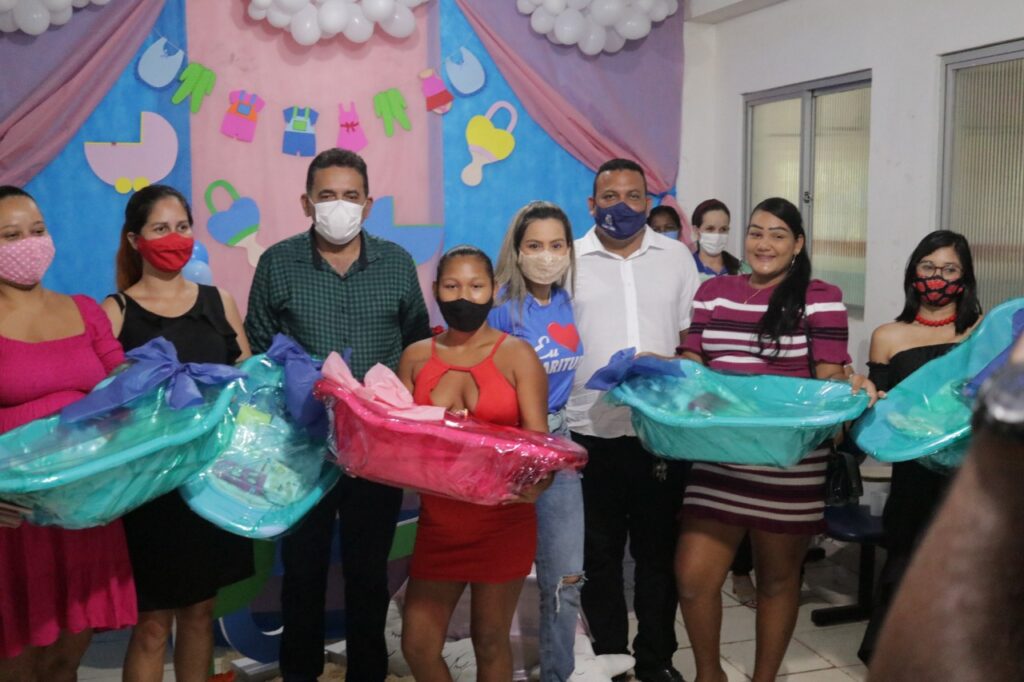 Marituba entrega kit enxoval a gestantes do Programa Criança Feliz