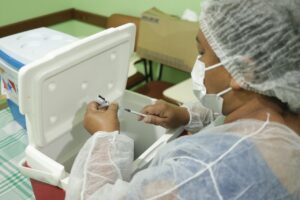 Marituba imuniza profissionais da saúde com a quarta dose da vacina contra Covid-19
