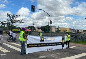 Condutores de Marituba recebem orientação sobre trânsito seguro durante o Maio Amarelo