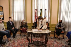 Prefeita Patrícia Mendes assina Termo de Adesão ao projeto “Patrulha Maria da Penha”