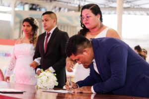 Prefeitura realizou casamento comunitário de 64 casais na noite de sábado (28)