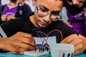 Projeto Robótica na Escola incentiva alunos da rede municipal para carreiras cientificas