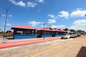Prefeitura entrega chaves de quiosques para famílias do Marituba I