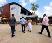 Governo do Estado realiza visita técnica em feiras, mercados e batedores de açaí de Marituba