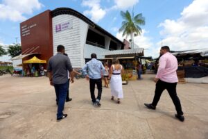 Governo do Estado realiza visita técnica em feiras, mercados e batedores de açaí de Marituba