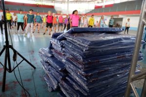 Prefeitura recebe doação de colchonetes para projetos da Semel