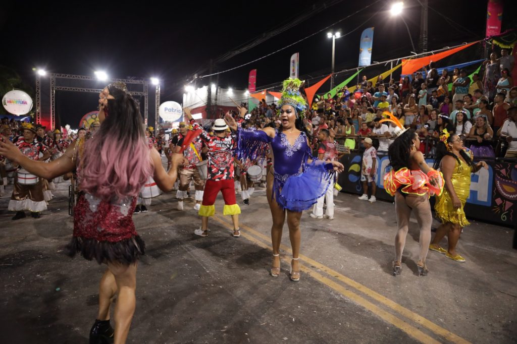 Desfiles de Escolas de Samba marcam o segundo dia de CarnaMarituba