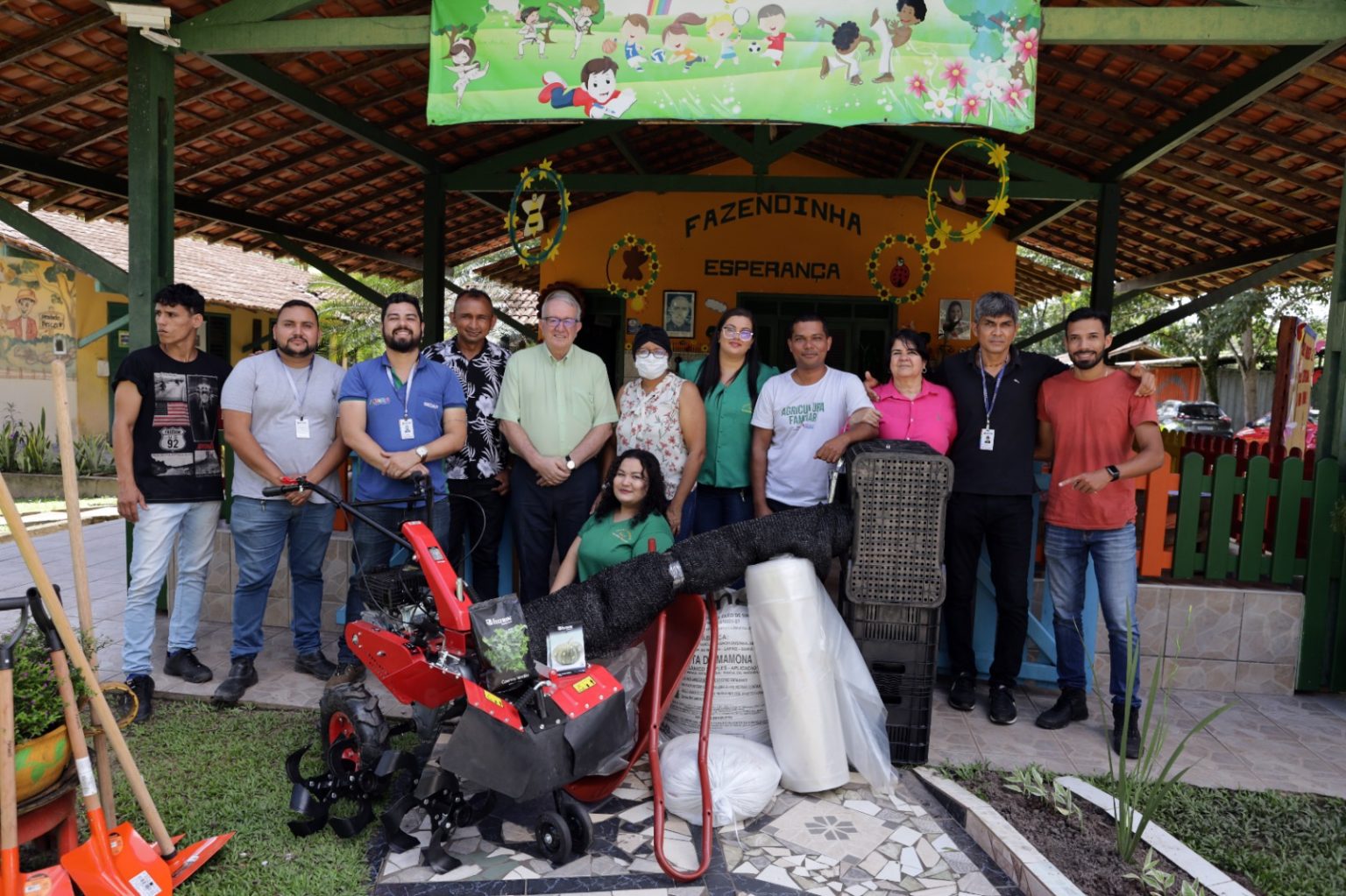 Prefeitura realiza doação de insumos agrícolas para a Fazendinha Esperança