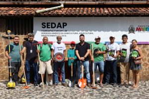 Prefeitura de Marituba fomenta agricultura familiar distribuindo materiais e insumos a pequenos agricultores