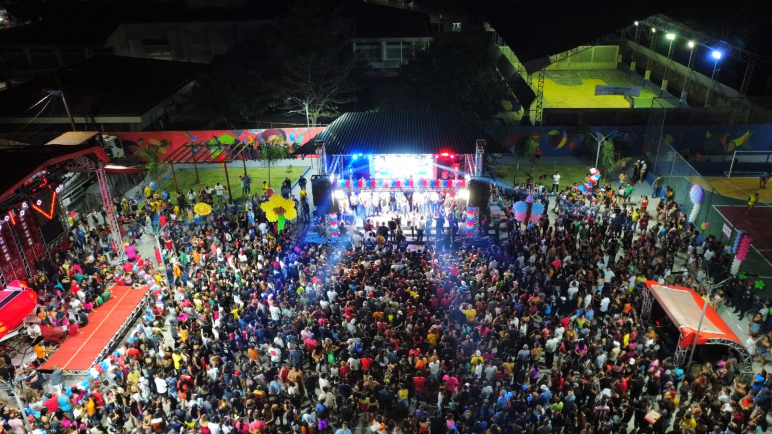 Prefeitura presenteia o Residêncial Almir Gabriel com a primeira praça do bairro