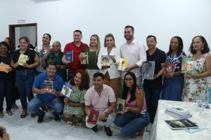 Marituba recebe 3,6 mil livros do Governo do Estado