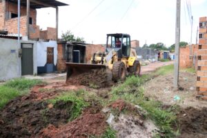 Comunidade do Peti recebe mutirão de limpeza para pavimentação asfáltica