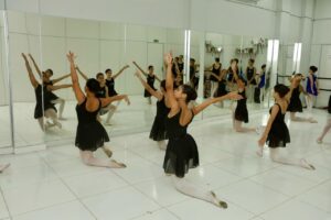 Ballet da Casa da Cultura promete noite inesquecível com espetáculo no teatro Margarida Schivasappa