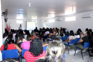 Secretários escolares e educadores participam de formação sobre acompanhamento de alunos para o Bolsa Família