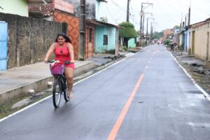 Governo do Estado entrega vias pavimentadas e motos em Marituba