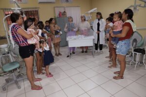 Marituba realiza distribuição de kits de higiene bucal para bebês