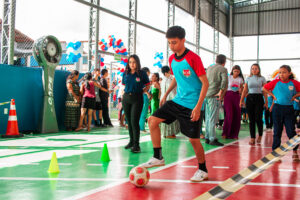 Escola Cora Tereza recebe nova quadra poliesportiva