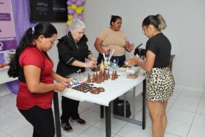 Marituba estimula o empreendedorismo feminino por meio de Oficina de Chocolate Especial de Páscoa