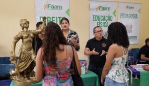 Feira de Profissões 2025 orienta estudantes sobre carreira e futuro acadêmico