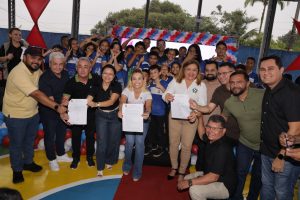 Prefeitura de Marituba entrega quadra e anuncia reconstrução da Escola Maria de Fátima